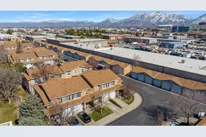 628 W Creek Bluff Cv, Sandy, UT 84070 - Photo 32