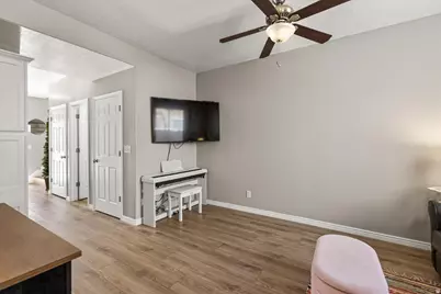 628 W Creek Bluff Cv, Sandy, UT 84070 - Photo 8