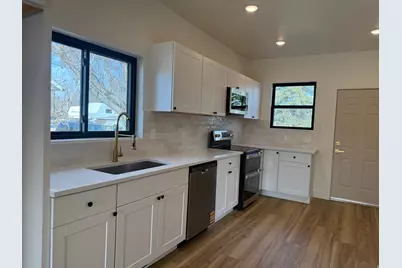 275 S 300 W, Price, UT 84501 - Photo 8