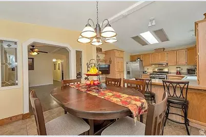 5092 S El Sendero Cir, Salt Lake City, UT 84117 - Photo 8