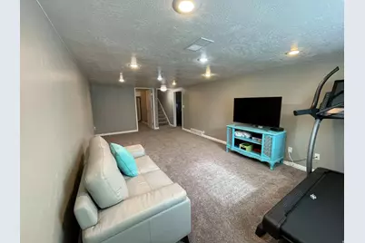 585 E 400 S, River Heights, UT 84321 - Photo 10