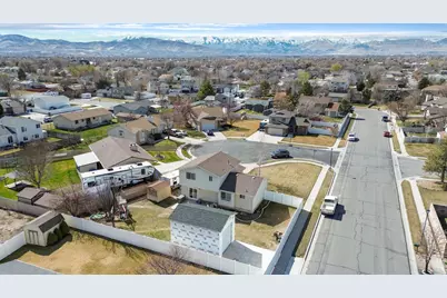 12241 S Paulson Cir W, Riverton, UT 84065 - Photo 32
