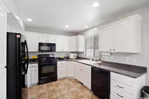 10432 N Sage Vista Ln, Cedar Hills, UT 84062 - Photo 6