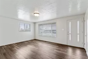 138 Lynnwood Dr, Clearfield, UT 84015 - Photo 2