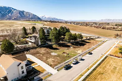 120 E Magnolia Ln #1, Mapleton, UT 84664 - Photo 2