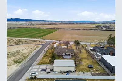 395 E 300 S, Gunnison, UT 84634 - Photo 34