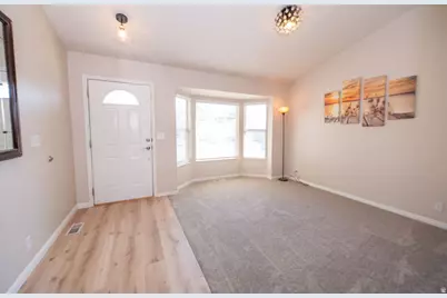 587 E Eastpointe Cir N, North Salt Lake, UT 84054 - Photo 6