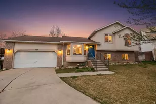 587 E Eastpointe Cir N, North Salt Lake, UT 84054 - Photo 2