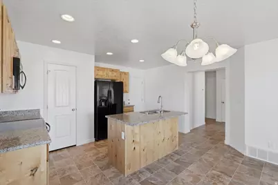 1218 N Moonlight Dr, Elk Ridge, UT 84651 - Photo 8