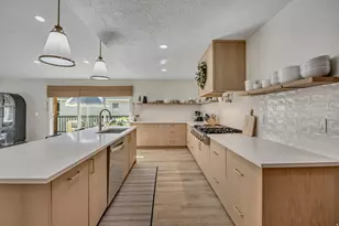 10870 S Lostwood Dr, Sandy, UT 84092 - Photo 4