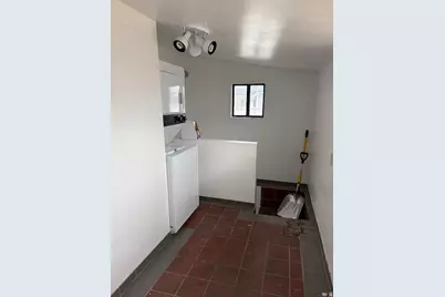 292 N 100 W, Tooele, UT 84074 - Photo 8