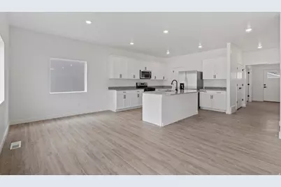 7181 Switchback Way N, Eagle Mountain, UT 84005 - Photo 6