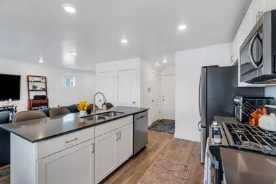 1082 E Dory Boat Rd, Saratoga Springs, UT 84045 - Photo 10