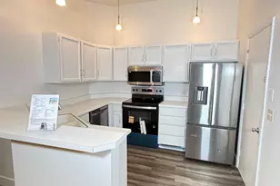 1468 W Coastal Ct, Taylorsville, UT 84123 - Photo 8