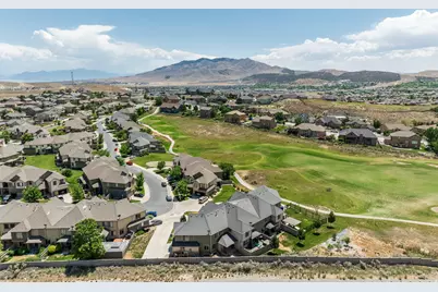 4043 E Oakland Hills Dr, Eagle Mountain, UT 84005 - Photo 32