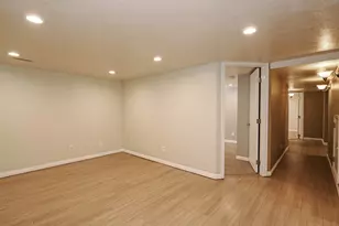 2425 E 6660 S, Cottonwood Heights, UT 84121 - Photo 32