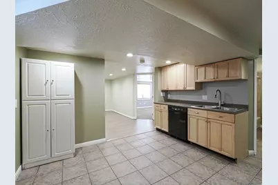 2425 E 6660 S, Cottonwood Heights, UT 84121 - Photo 26