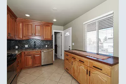 2425 E 6660 S, Cottonwood Heights, UT 84121 - Photo 10