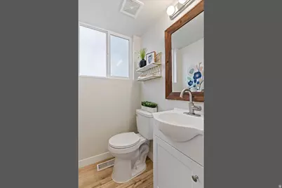 2569 N 2900 E, Layton, UT 84040 - Photo 16