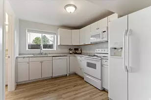 2569 N 2900 E, Layton, UT 84040 - Photo 26