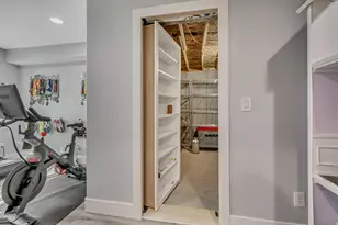 8223 S 1000 E, Sandy, UT 84094 - Photo 32