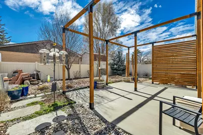 8223 S 1000 E, Sandy, UT 84094 - Photo 34