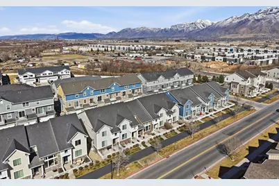 1041 W Painted Horse Ln, Bluffdale, UT 84065 - Photo 32