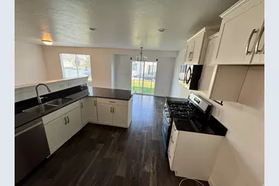 107 E Ashgrove Ln, Saratoga Springs, UT 84045 - Photo 4