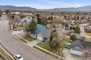 9976 S Tamara St E, Sandy, UT 84094 - Photo 32