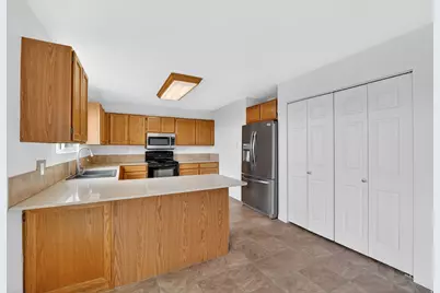 9976 S Tamara St E, Sandy, UT 84094 - Photo 6