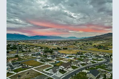 2313 E Patriot Dr, Eagle Mountain, UT 84005 - Photo 4