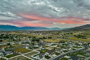 2313 E Patriot Dr, Eagle Mountain, UT 84005 - Photo 4