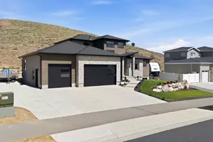 2313 E Patriot Dr, Eagle Mountain, UT 84005 - Photo 6