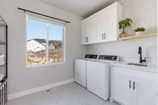 2313 E Patriot Dr, Eagle Mountain, UT 84005 - Photo 32