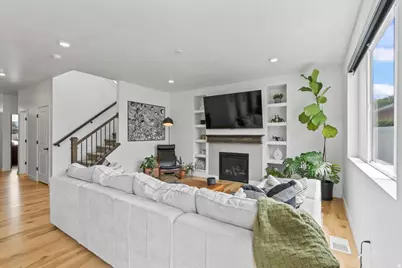 4892 S Snarr Haven Ct W, Taylorsville, UT 84129 - Photo 4