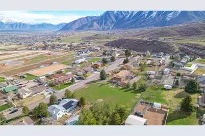 650 E Bridger Ln, Elk Ridge, UT 84651 - Photo 14