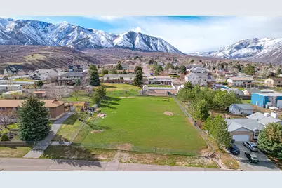 650 E Bridger Ln, Elk Ridge, UT 84651 - Photo 2