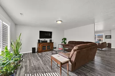 892 N Flint Cir, Tooele, UT 84074 - Photo 6