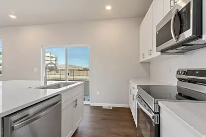 276 N Roundabout St, Saratoga Springs, UT 84045 - Photo 2