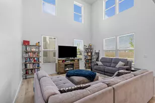 10499 S Liv Way, South Jordan, UT 84009 - Photo 4