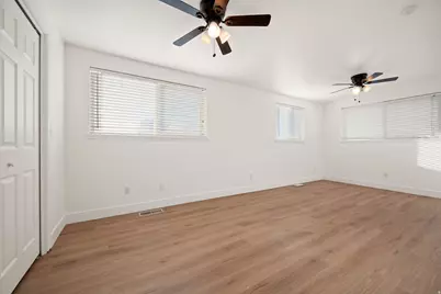 7161 S 2155 E, Cottonwood Heights, UT 84121 - Photo 14