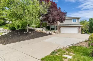 882 E Windsor Ln N, Kaysville, UT 84037 - Photo 2