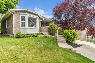 882 E Windsor Ln N, Kaysville, UT 84037 - Photo 2