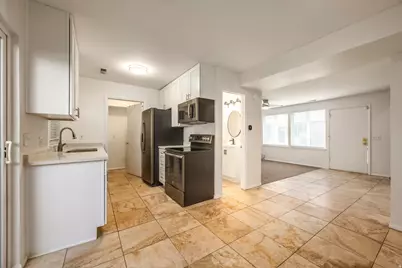 6066 S 2075 E, Holladay, UT 84121 - Photo 4