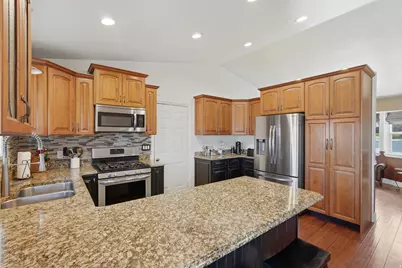 1320 E Woodhill Cir, Sandy, UT 84092 - Photo 10