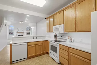 511 W 300 S #APT A, Springville, UT 84663 - Photo 6