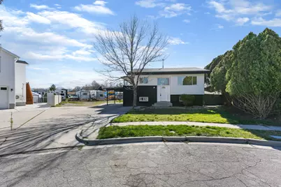 3055 S Dennis Cir, West Valley, UT 84120 - Photo 2