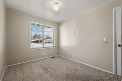 876 E Chariot Dr, Sandy, UT 84094 - Photo 16