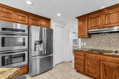 8921 S Shady Meadow Dr, Sandy, UT 84093 - Photo 4