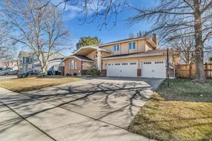 8921 S Shady Meadow Dr, Sandy, UT 84093 - Photo 2